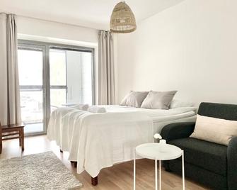 City Home Finland Big Luxury Suite - Spacious Suite with Own SAUNA, One Bedroom and Furnished Balcony next to Train Station - Tampere - Bedroom