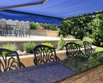 North Fork Family and Friends Getaway. Great Location - Mattituck - Patio