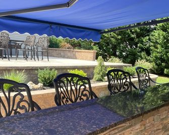 North Fork Family and Friends Getaway. Great Location - Mattituck - פטיו