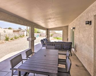 Putting Green, Pool Access: Lake Havasu City Home! - Lake Havasu City - Patio