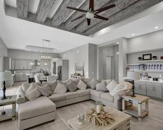Luxury Villa - Casa Del Sol. - Horizon City - Living room