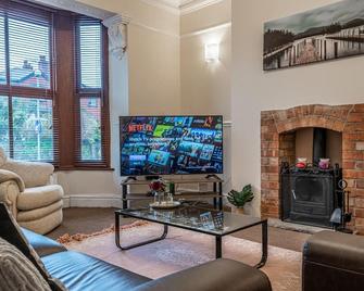 Contractors accommodation in Chorley by Lancashire Holiday Lets - Chorley - Living room