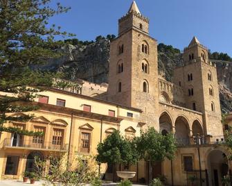 Dal Duomo al Mare Cefalù - Cefalú - Edificio