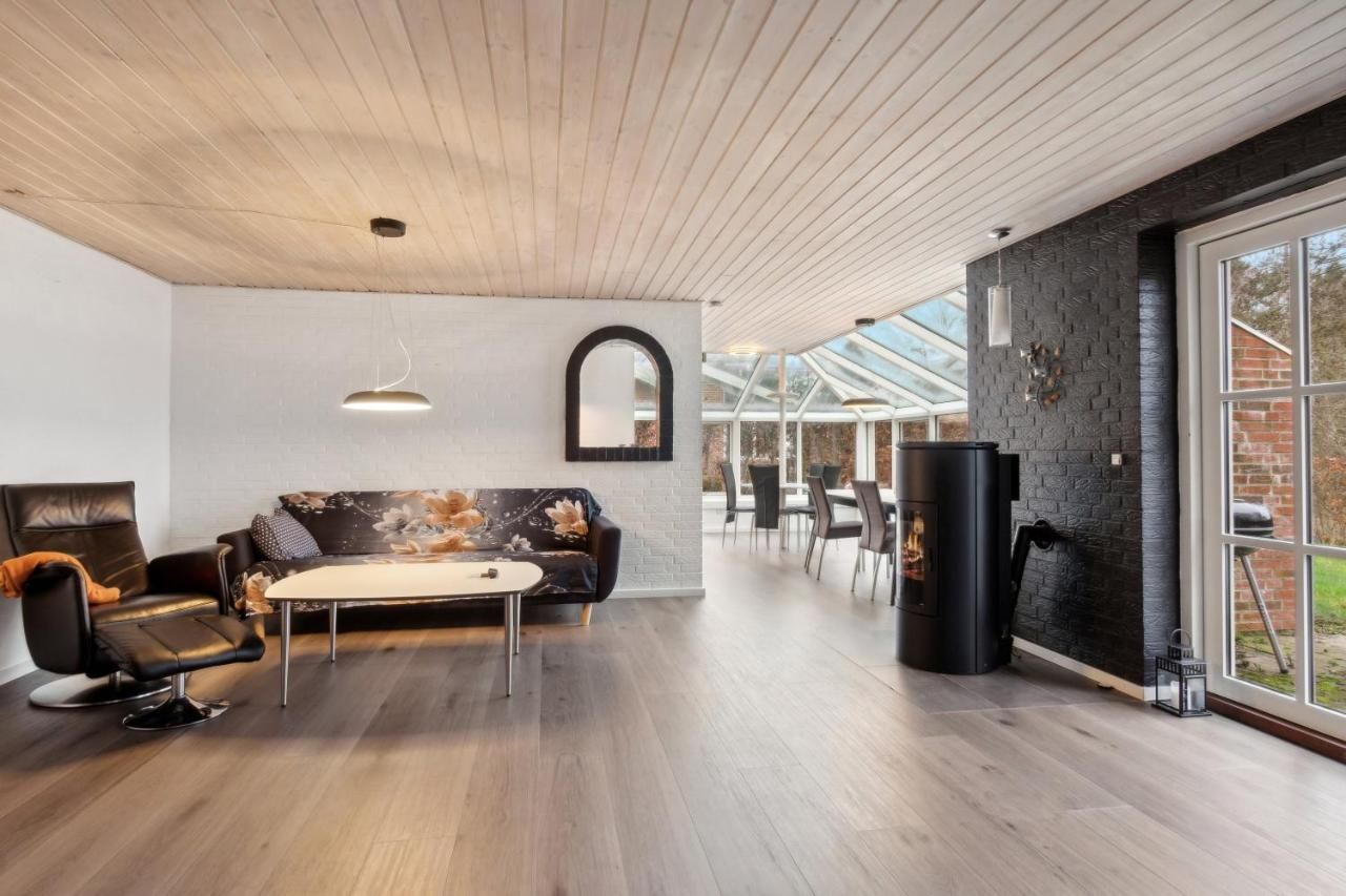 Townhouse With Nature As Neighbor – Brande