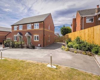 Beautiful And Spacious 3-Bed Home in Not - South Normanton
