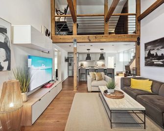 Contemporary Retreat in Historic Gentilly – Stylish, Smart & Centrally Located - Nueva Orleans - Sala de estar