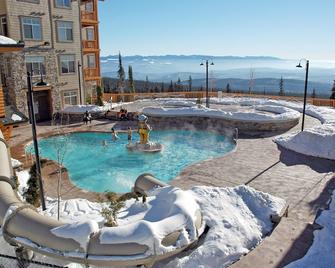 Sundance Resort - Big White - Piscina