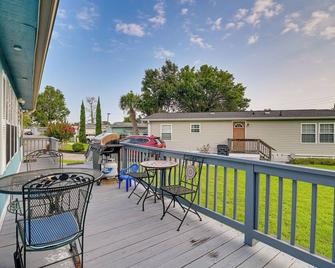 Surfside Beach Home w/ Community Perks Near Ocean! - Surfside Beach - Balcony