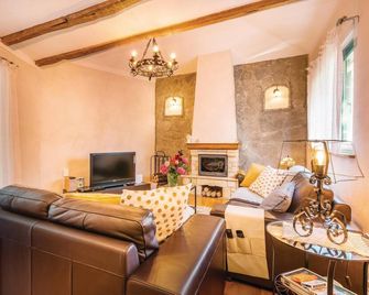 Lovely home in Malinska - Malinska - Sala de estar