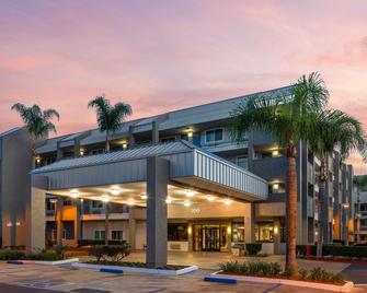 Motel 6 Anaheim Maingate - Anaheim - Byggnad