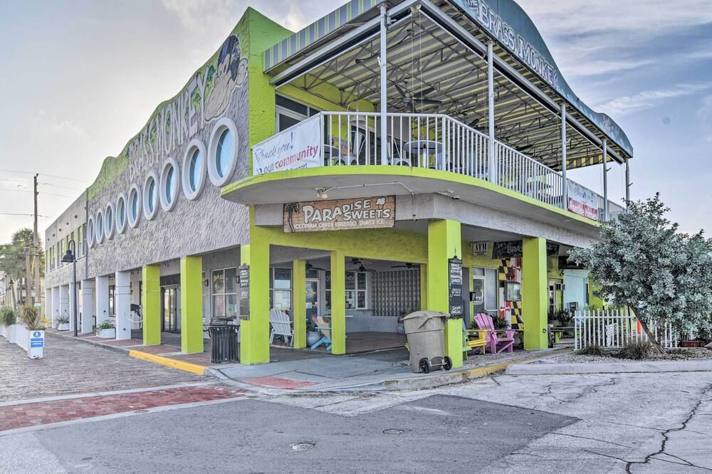 Idyllic Pass-A-Grille Studio - Walk to the Beach! - St. Pete Beach - Edificio