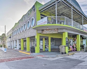 Idyllic Pass-A-Grille Studio - Walk to the Beach! - St. Pete Beach - Edificio