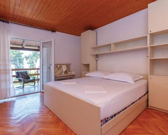 Two-Bedroom Apartment In Jadrija - Jadrija - غرفة نوم