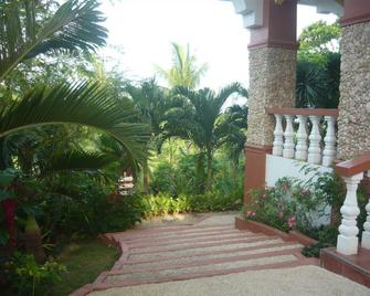 Mangrove Oriental Bed & Breakfast Resort - Daanbantayan
