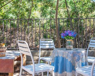 Tranquil Nature Retreat Private Patio & Cozy Charm - 波莫納 - 天井