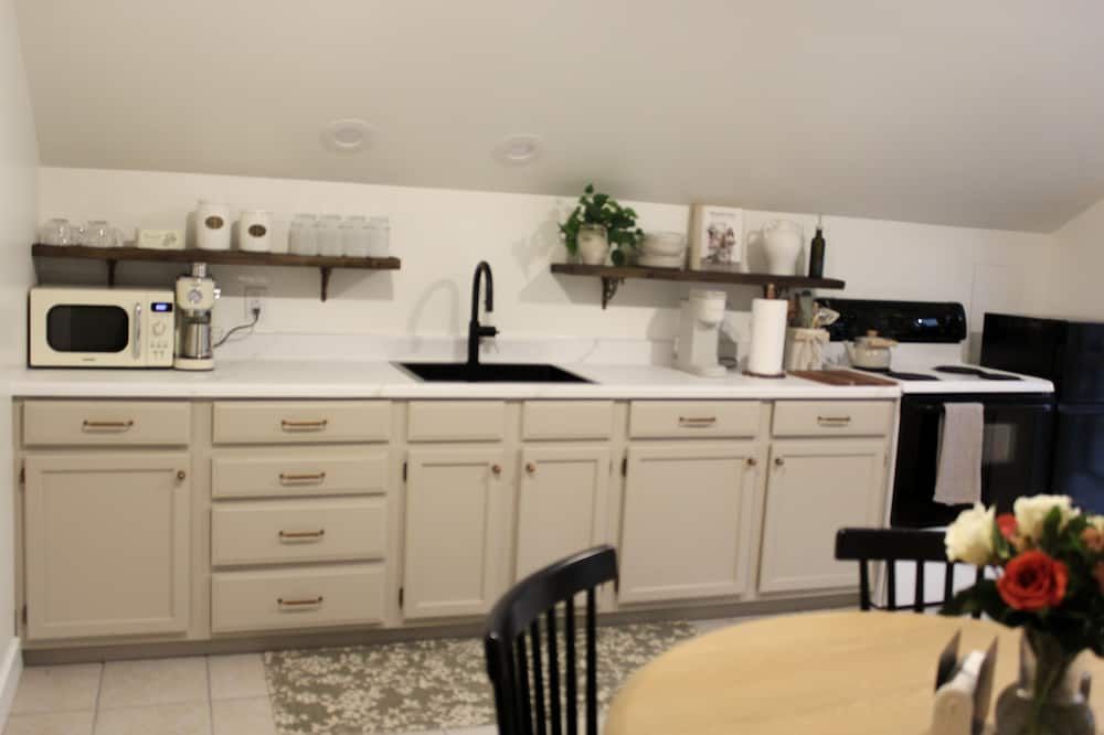 Rt 6 Guest Suite Charming 2 bedroom apartment near Wellsboro