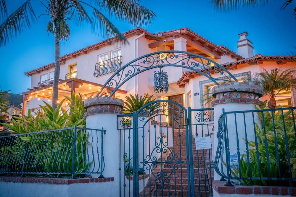 Mediterranean-Style Villa in Point Loma - סן דייגו - בניין