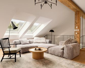 Forest Retreat Nature Residence nahe Köln- 160 m2, 2 Schlafzimmer und Blick ins Naturschutzgebiet - Wermelskirchen - Wohnzimmer