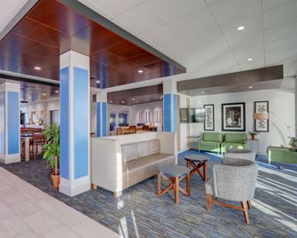 Holiday Inn Express & Suites Auburn Downtown By IHG - Auburn - Gebäude