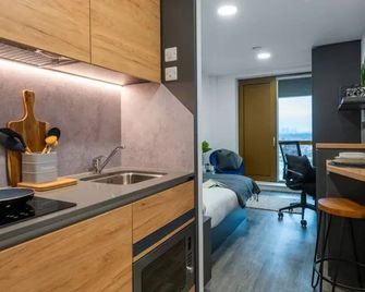 For Students Only - The Valentine in London - Ilford - Kitchen