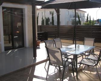 Modern Town House on Kyklades Complex - Paralímni - Balcony