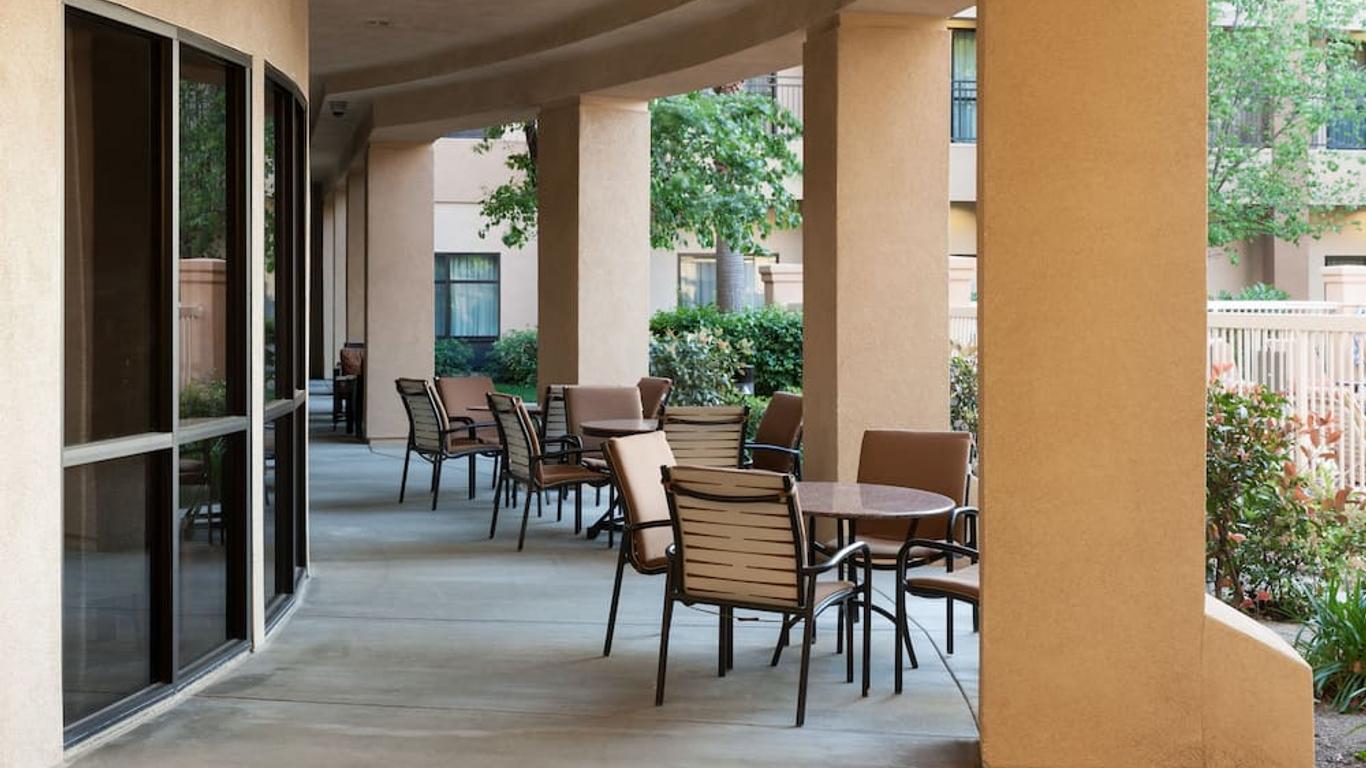 Courtyard by Marriott Santa Clarita Valencia
