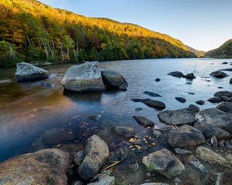 Glamp Thomas On Adk Farm Offers Privacy, Stargazing And Mountain Views - North River - Beach
