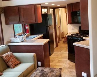 Lakeview Terrace Resort - Weaverville - Kitchen