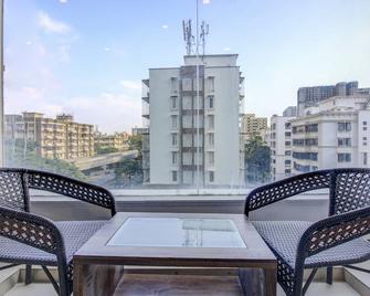 Oyo 6421 Hotel Aura - Mumbai - Balkon