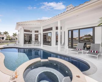Waterfront Home on key lot With Pool, spa and Views - Marco Island - Pool