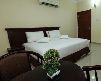 Jarzez Hotel Apartments - Seeb - Schlafzimmer