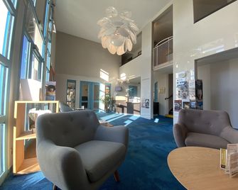 Brit Hotel Granville - Granville - Salónek