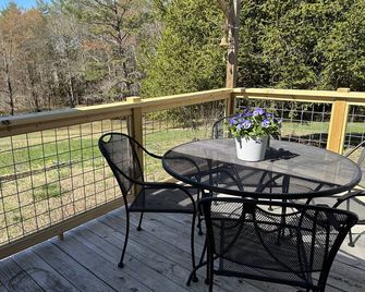 1 Mile to Lake James. 8 Acres, Movie Screen & Fire Pit - Morganton - Balkon
