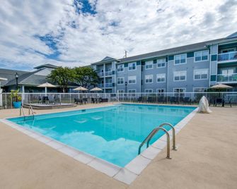 Residence Inn by Marriott Wilmington Landfall - ווילימינגטון - בריכה