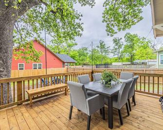 Lil’ Blue Cottage Near Downtown - Sulphur Springs - Balkon