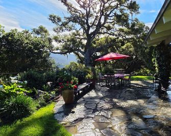 Beautiful Home on 15 Private Acres Facing Bolinas Lagoon and Surrounding Hills - Bolinas - Patio