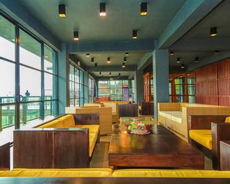 橡樹雷茶布什酒店 - 奴娃拉伊利雅 - 大廳