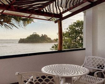 Beach House Goviyapana - Ahangama - Balcón