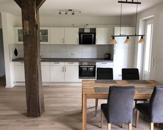 Modernes Apartment in ruhiger Lage, 70qm, 4 Personen - Brietlingen - Cocina