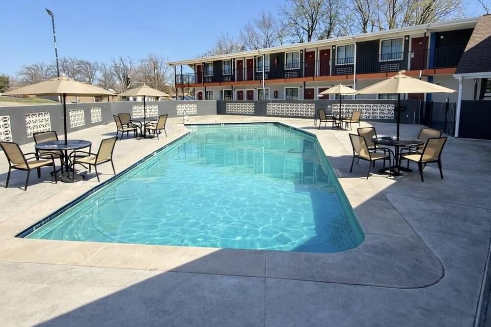 Americas Best Value Inn Ponca City - Ponca City - Pool