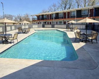 Americas Best Value Inn Ponca City - Ponca City - Pool