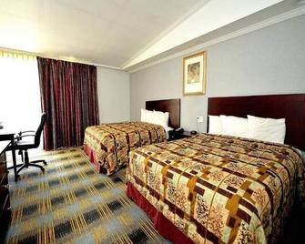 Courtyard Room, 2 Queen Beds With River-View - Somerset - Bedroom