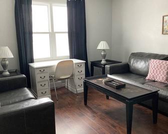 Perfect little apartment - St. John's - Living room