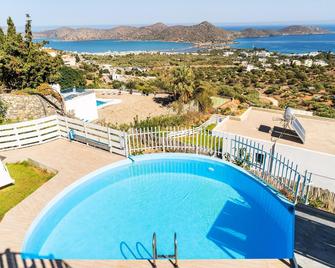 Villa In Elounda With Ocean Views Pool - Elounda - Uima-allas