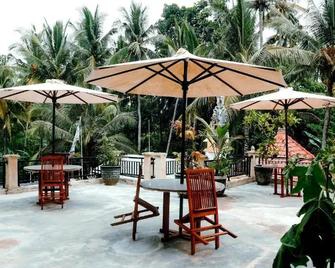 Bali 85 Beach Inn - Manggis - Binnenhof