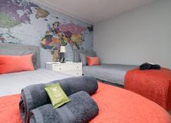 Home from Home by StayStaycations - Gloucester - Bedroom