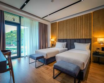 Hotel Uji Ftohte Tepelene - Tepelenë - Habitación