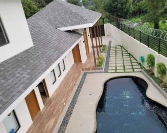 Lux 7 Pool Villa Mactan - Cebu City - Pool