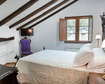 Apartamentos Casa Ramoncín - A Pontenova - Habitación