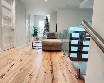 Executive Room in Toronto next to Yorkdale shopping centre - טורונטו - סלון